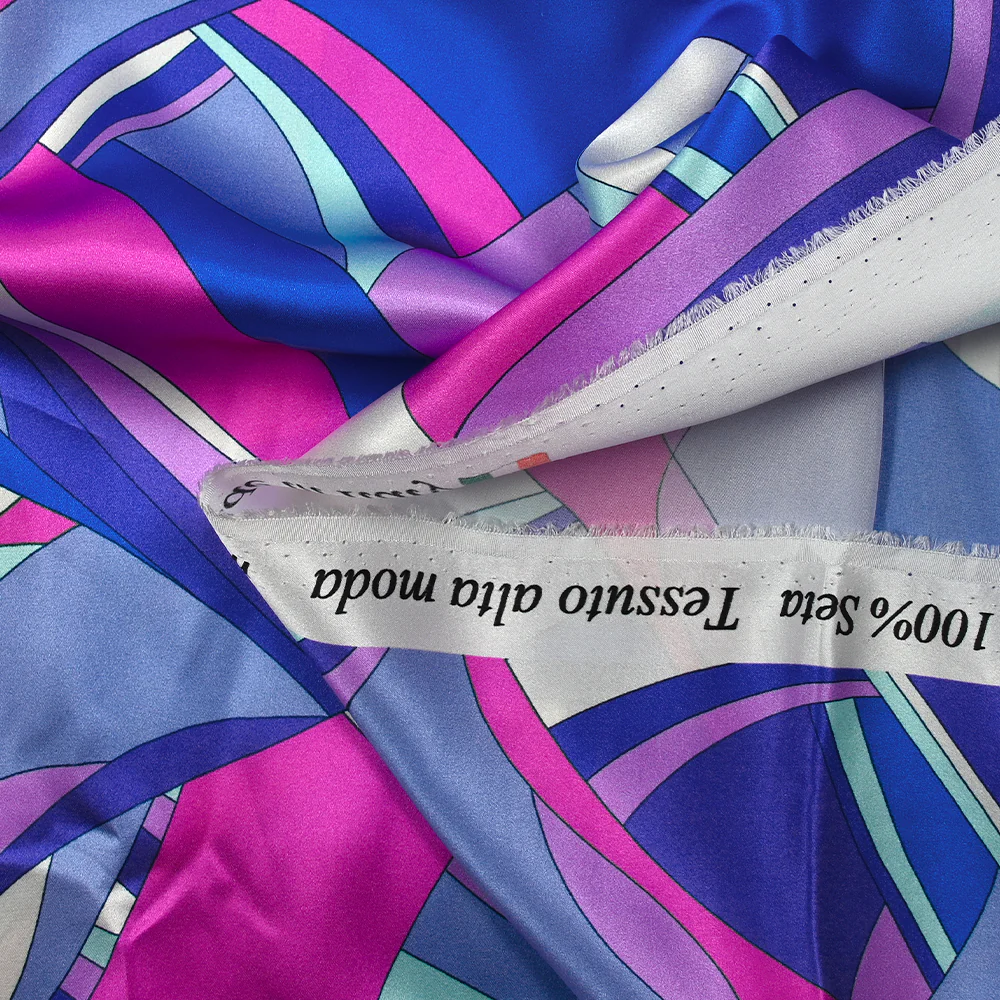Satin de soie imprimé danse évasive magenta, bleu et parme - Image 7