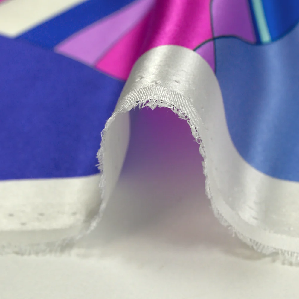 Satin de soie imprimé danse évasive magenta, bleu et parme - Image 8