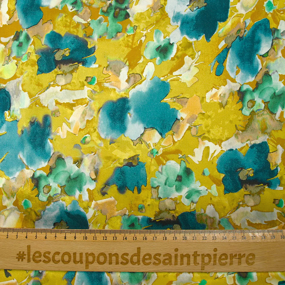 Satin de soie imprimé douceur en peinture fond anis - Image 3