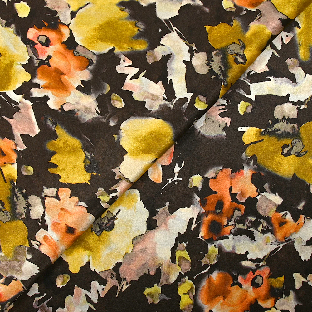 Satin de soie imprimé douceur en peinture fond marron - Image 6