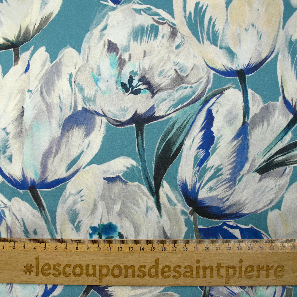 Satin de soie imprimé tulipes sauvages fond bleu - Image 3