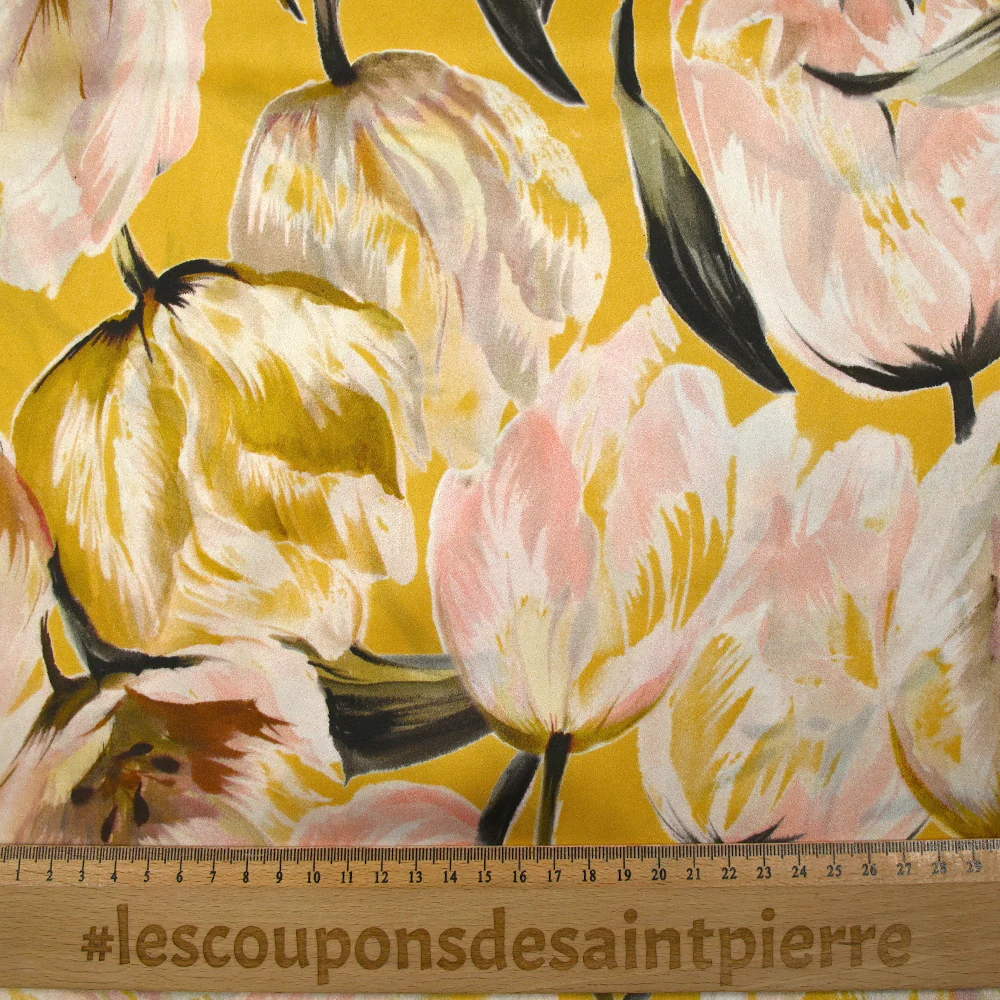 Satin de soie imprimé tulipes sauvages fond moutarde - Image 3