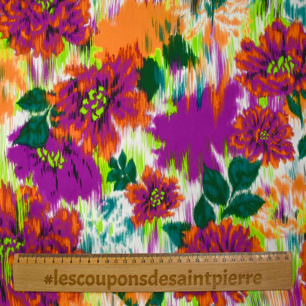Satin de viscose imprimé brume florale violet fond blanc - Image 3