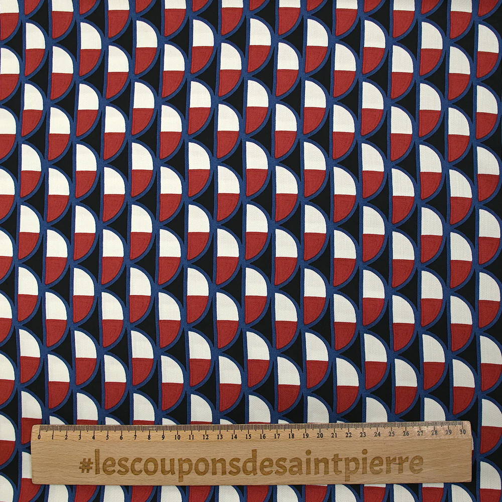 Satin de viscose imprimé demi-lune bordeaux et fond noir - Image 3