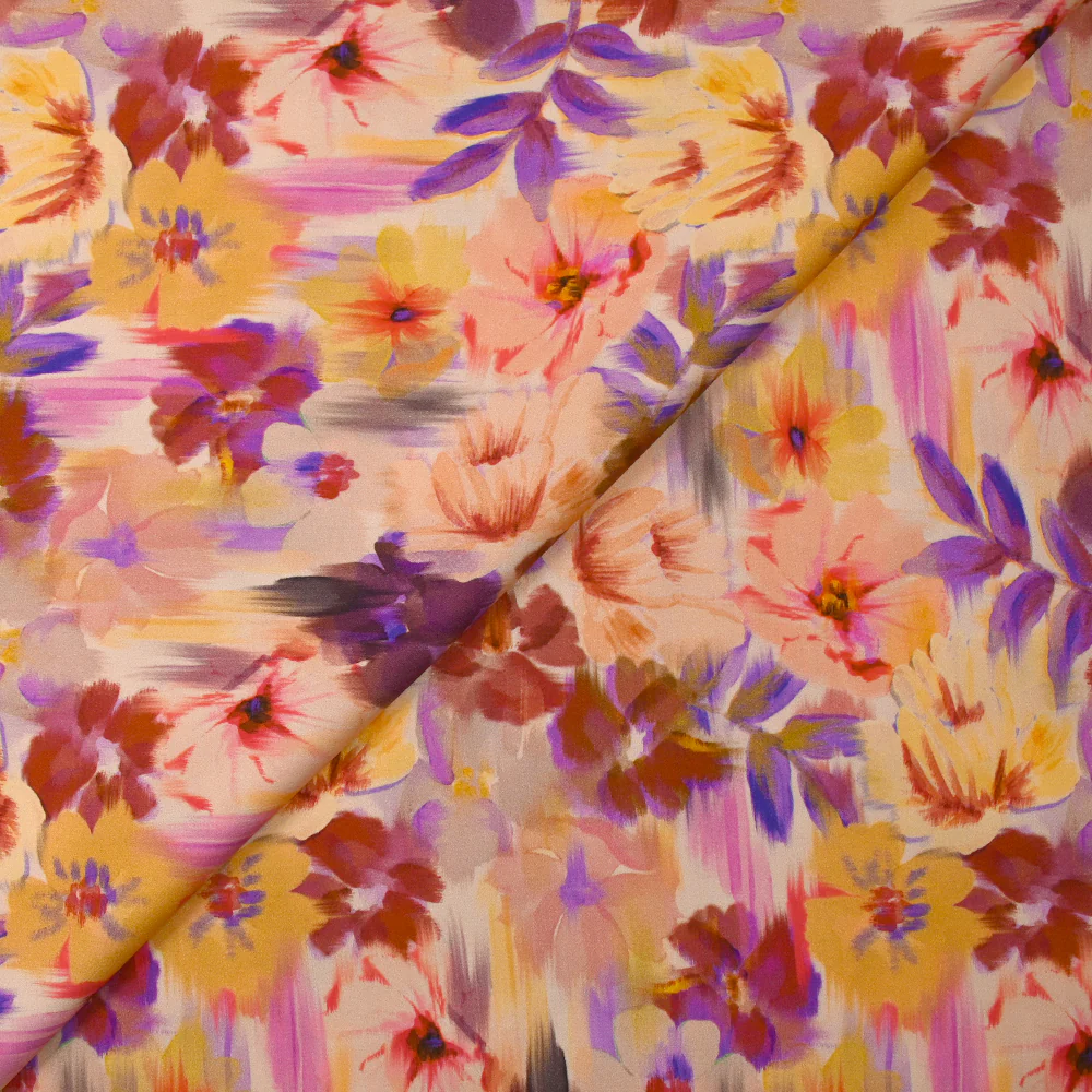 Satin de viscose imprimé flou de fleurs fond blush - Image 4