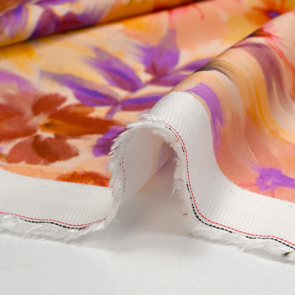 Satin de viscose imprimé flou de fleurs fond blush - Image 6