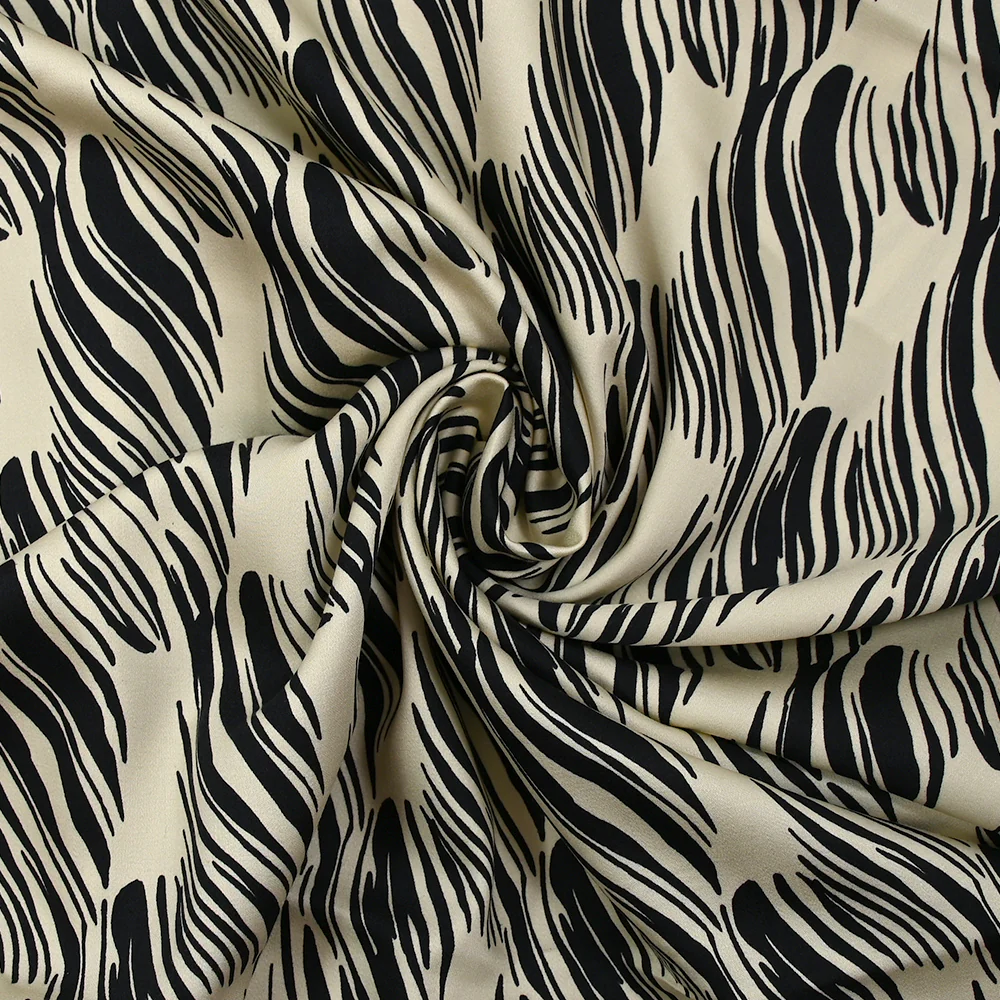 Satin de viscose imprimé souffle noir fond écru - Image 2