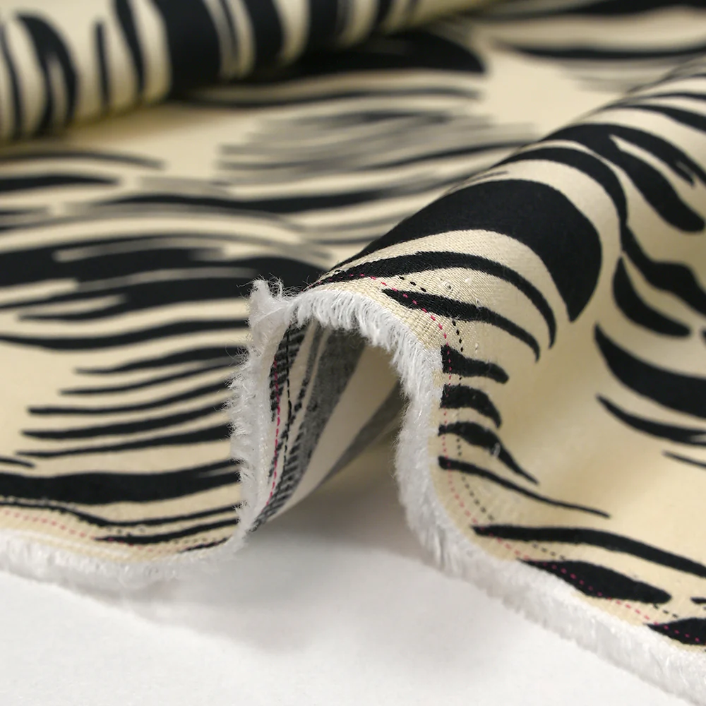 Satin de viscose imprimé souffle noir fond écru - Image 6