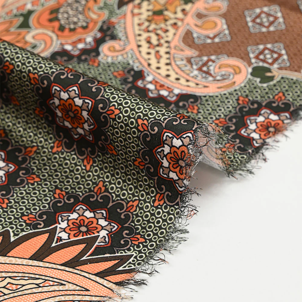 Satin polyester imprimé patchwork et cachemire marron fond kaki - Image 6