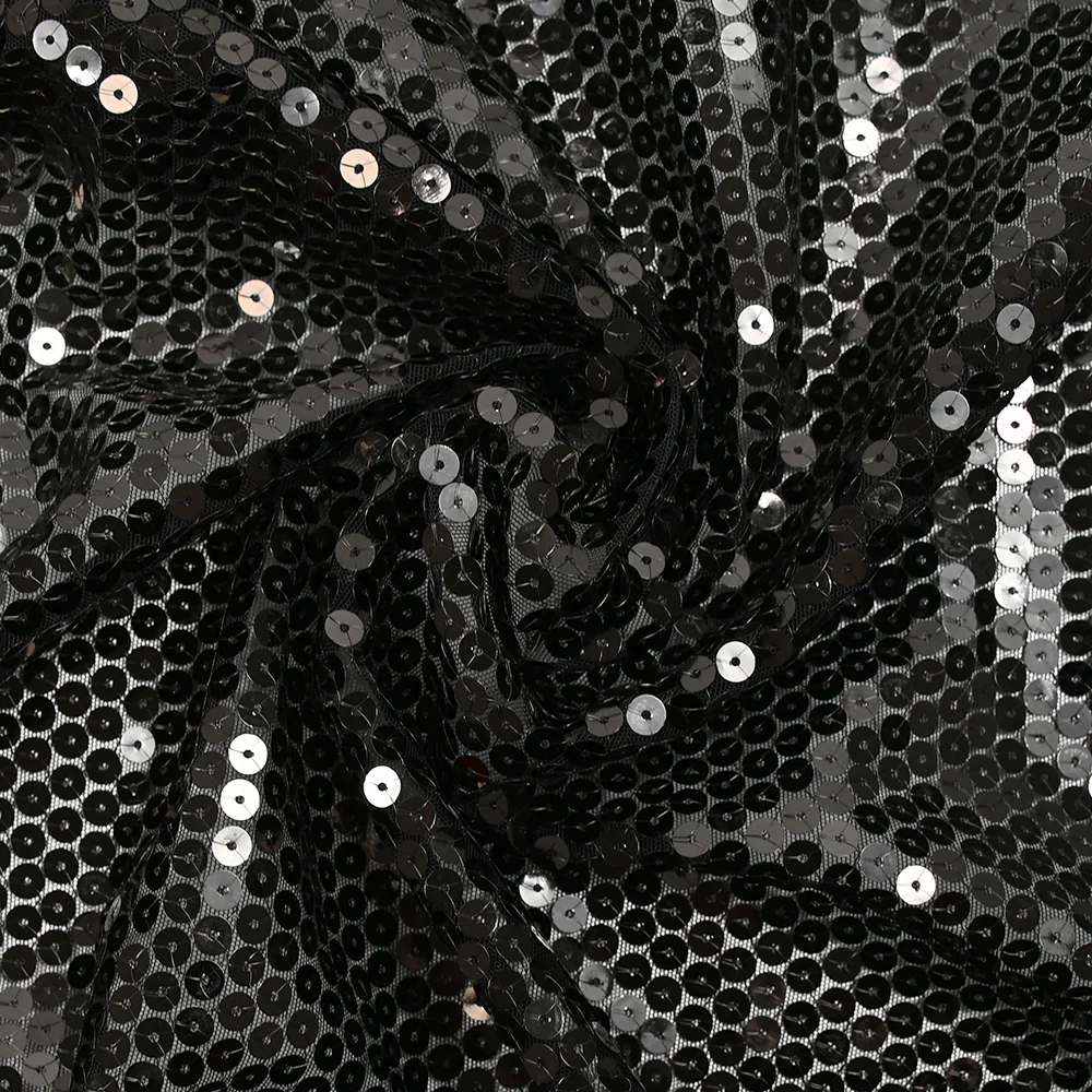 Sequins noirs sur tulle - Image 2