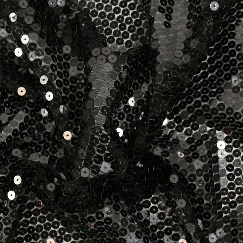 Sequins noirs sur tulle - Image 6