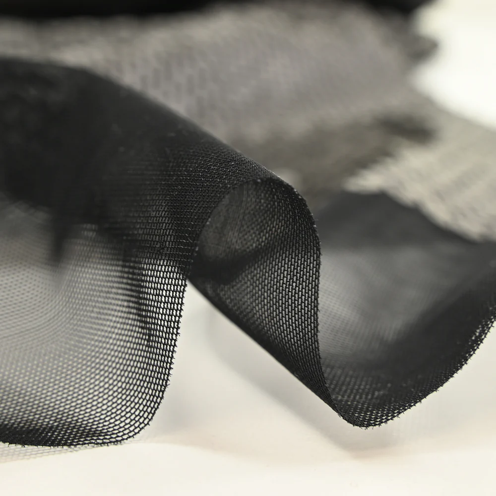 Sequins noirs sur tulle - Image 9