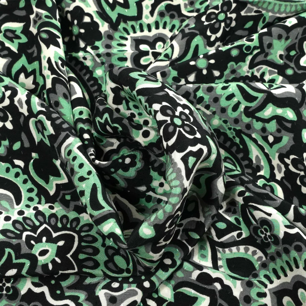 Viscose imprimée arabesque vert et gris - Image 2