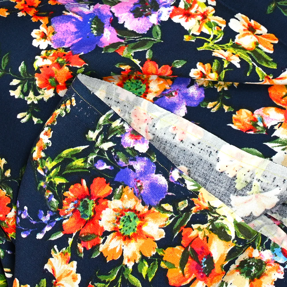 Viscose imprimée bouquet de fleurs de Sophie fond marine - Image 4