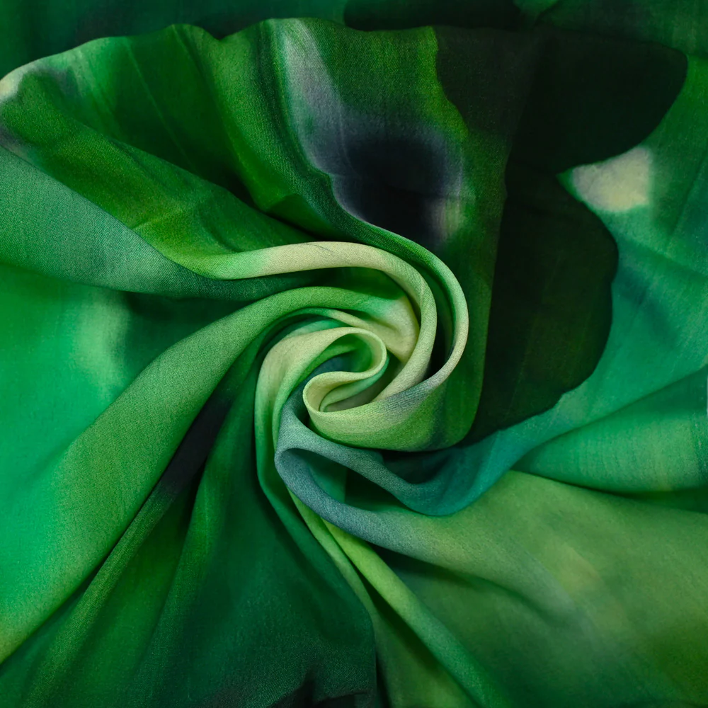 Viscose imprimée brume fond vert - Image 2