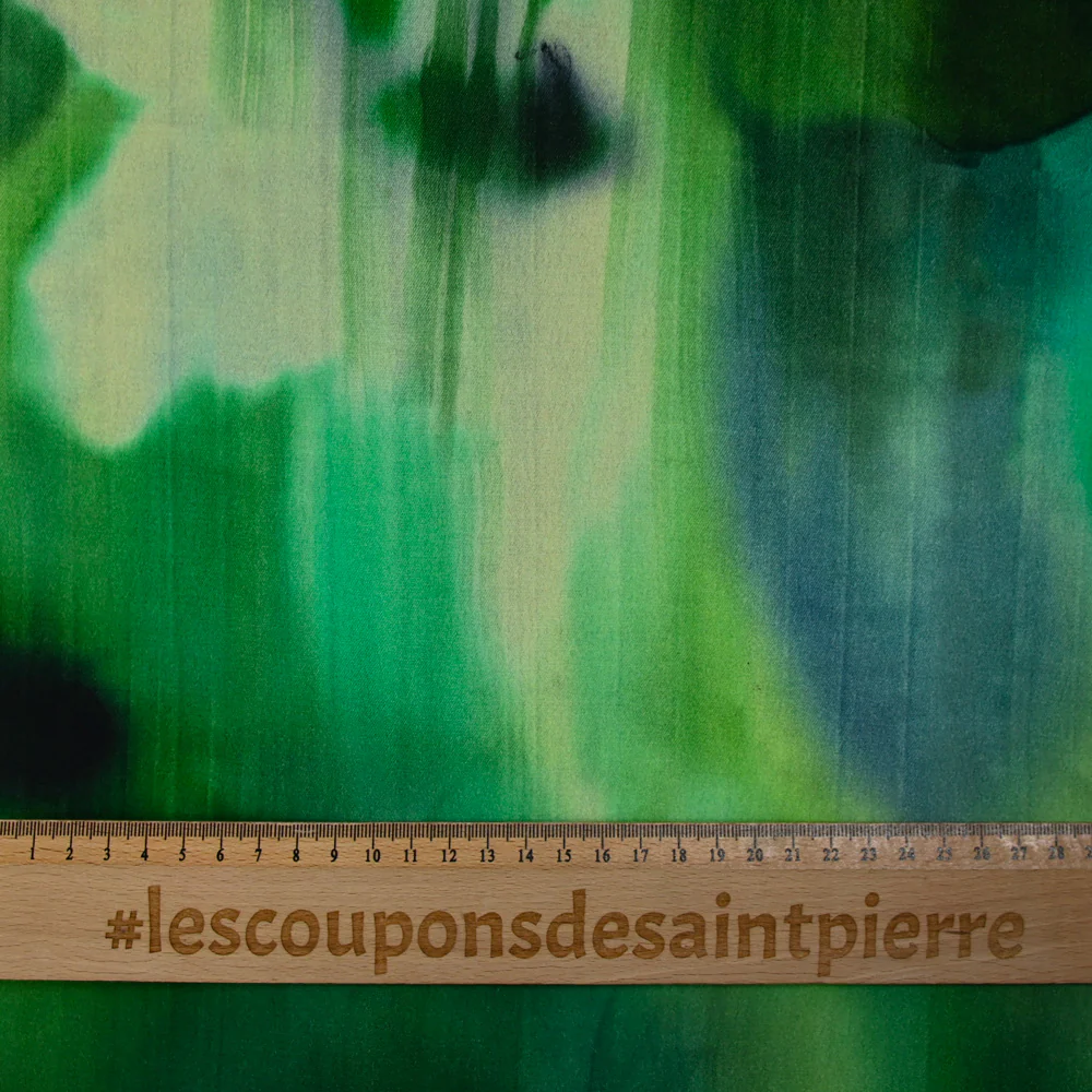 Viscose imprimée brume fond vert - Image 3
