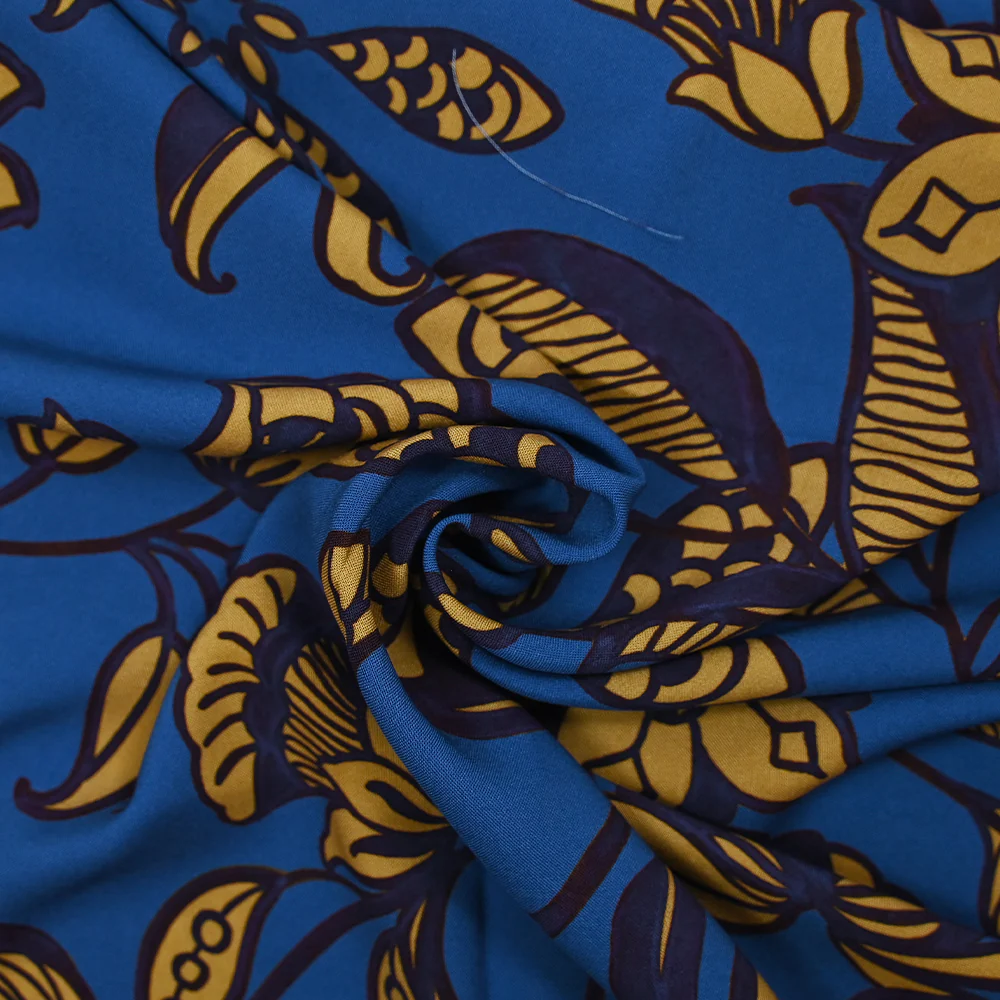 Viscose imprimée feuillage marine et curry fond bleu - Image 2