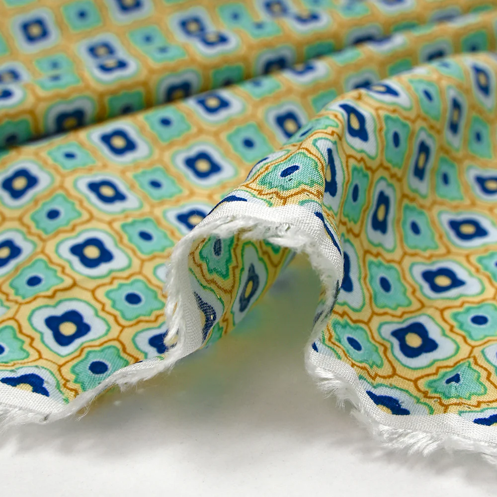 Viscose imprimée fleurs graphiques marine fond jaune beurre - Image 6