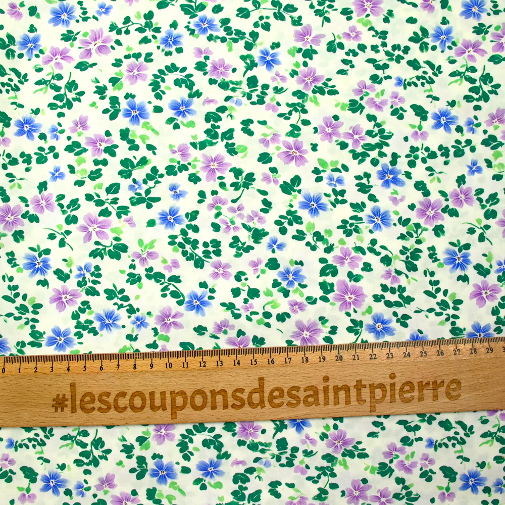 Viscose imprimée fontaine de fleurs bleues et violettes fond écru - Image 3