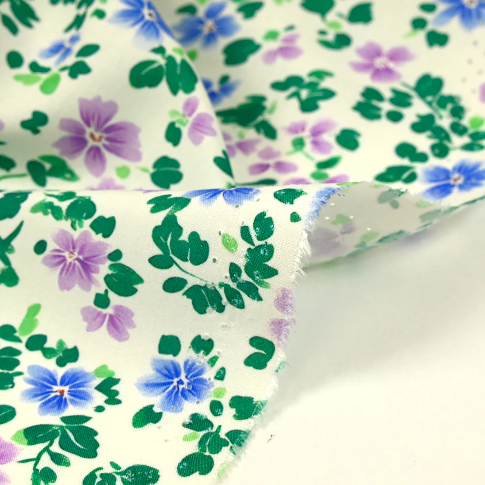 Viscose imprimée fontaine de fleurs bleues et violettes fond écru - Image 5