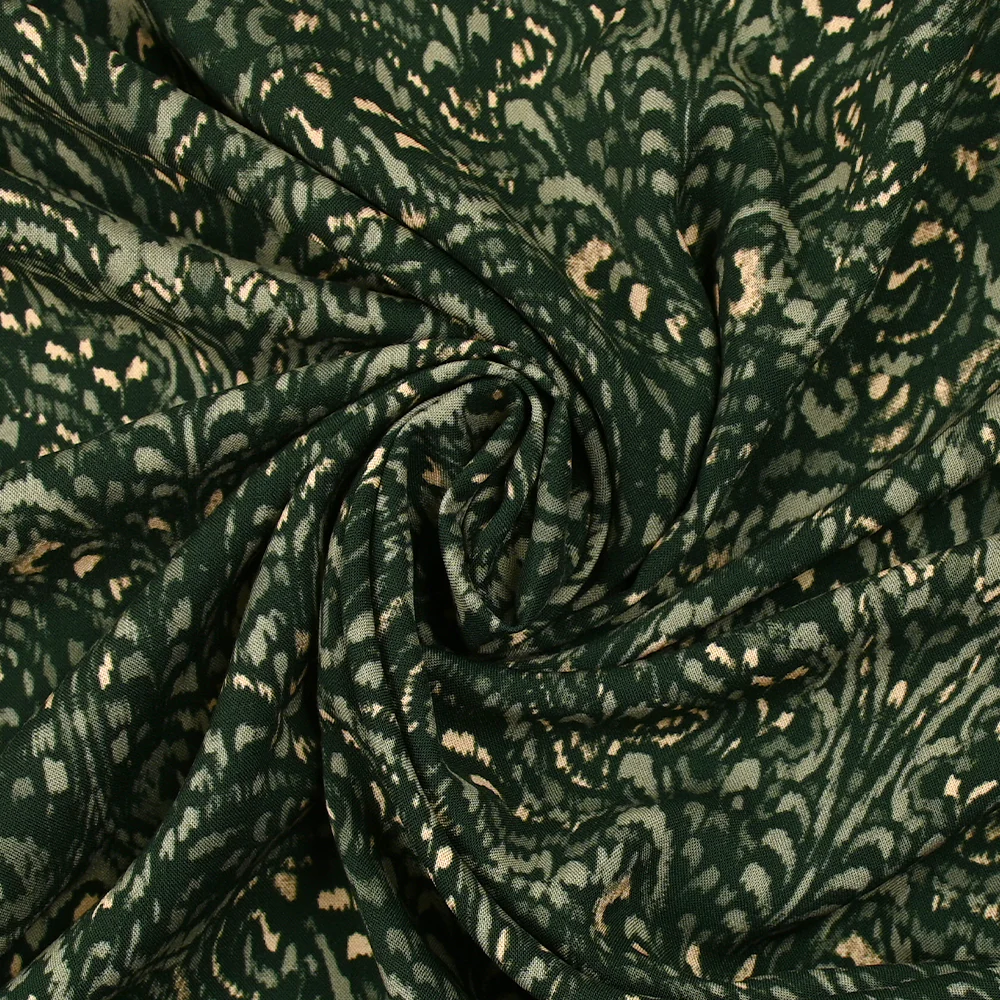 Viscose imprimée forêt baroque fond kaki - Image 2