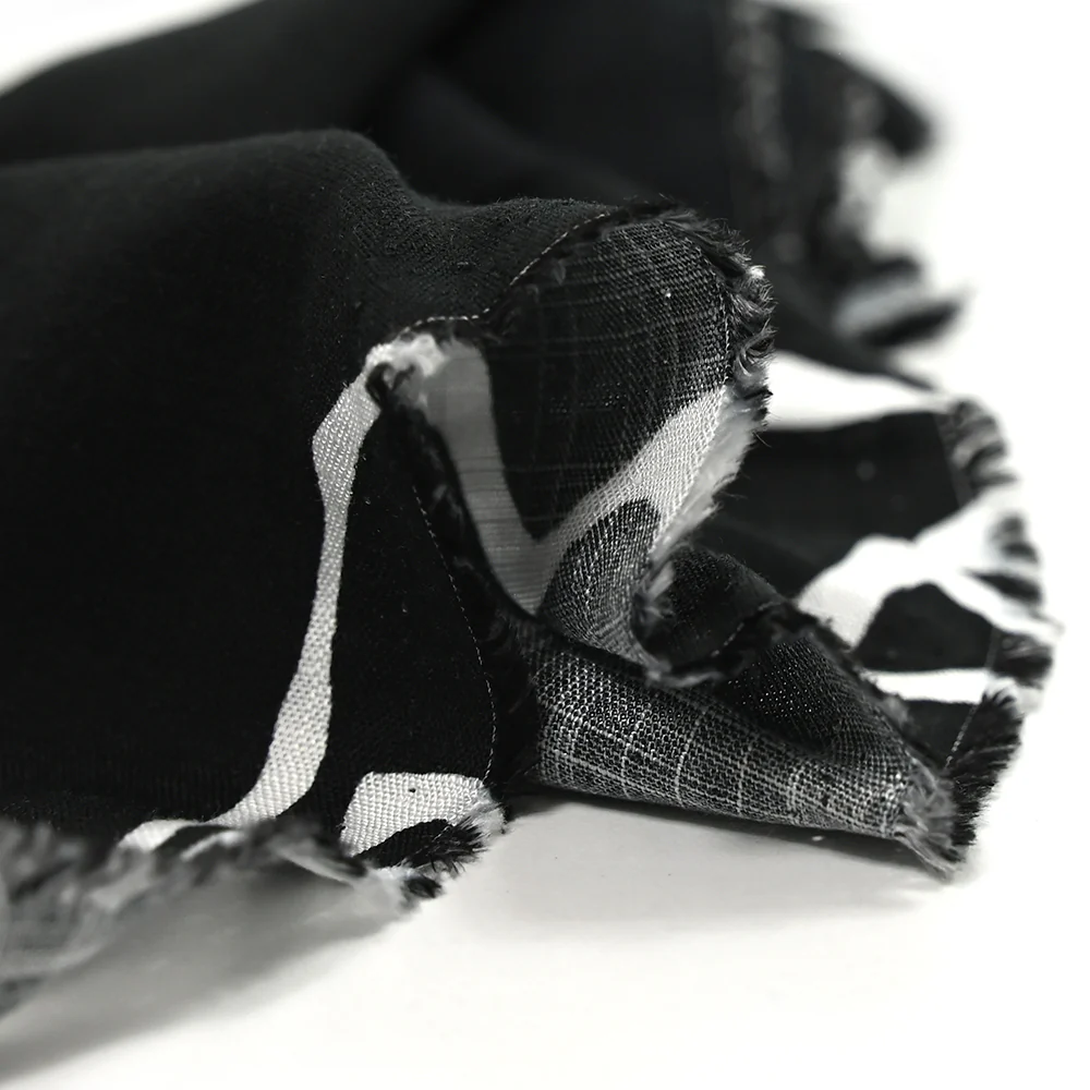 Viscose imprimée grande forme blanc fond noir - Image 4