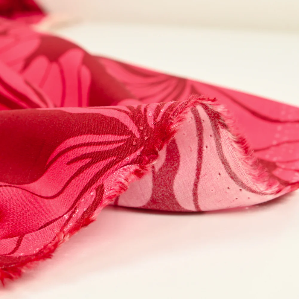 Viscose imprimée grandes fleurs fond bordeaux - Image 5
