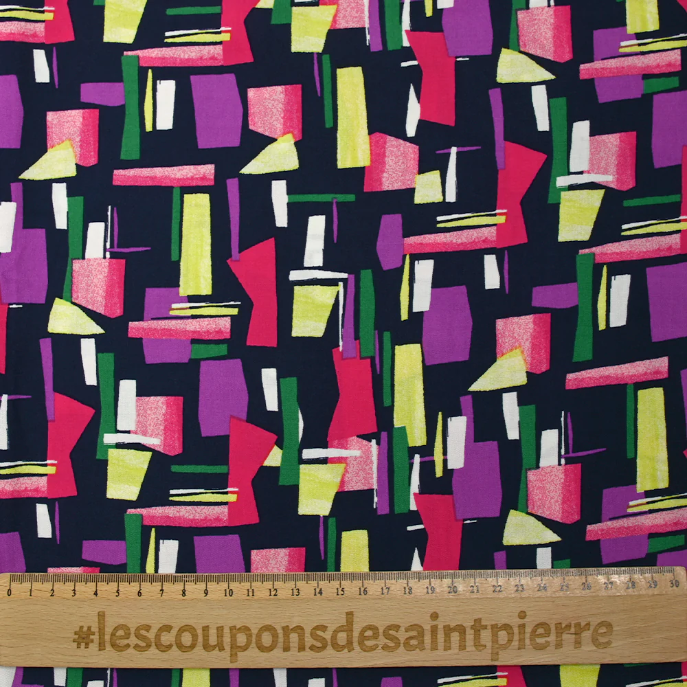 Viscose imprimée graphique fuchsia, mauve et vert fond marine - Image 3