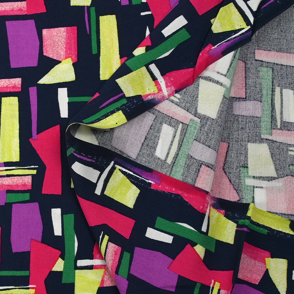 Viscose imprimée graphique fuchsia, mauve et vert fond marine - Image 4
