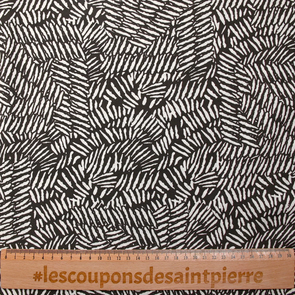 Viscose imprimée hypnose abstraite fond marron foncé - Image 3