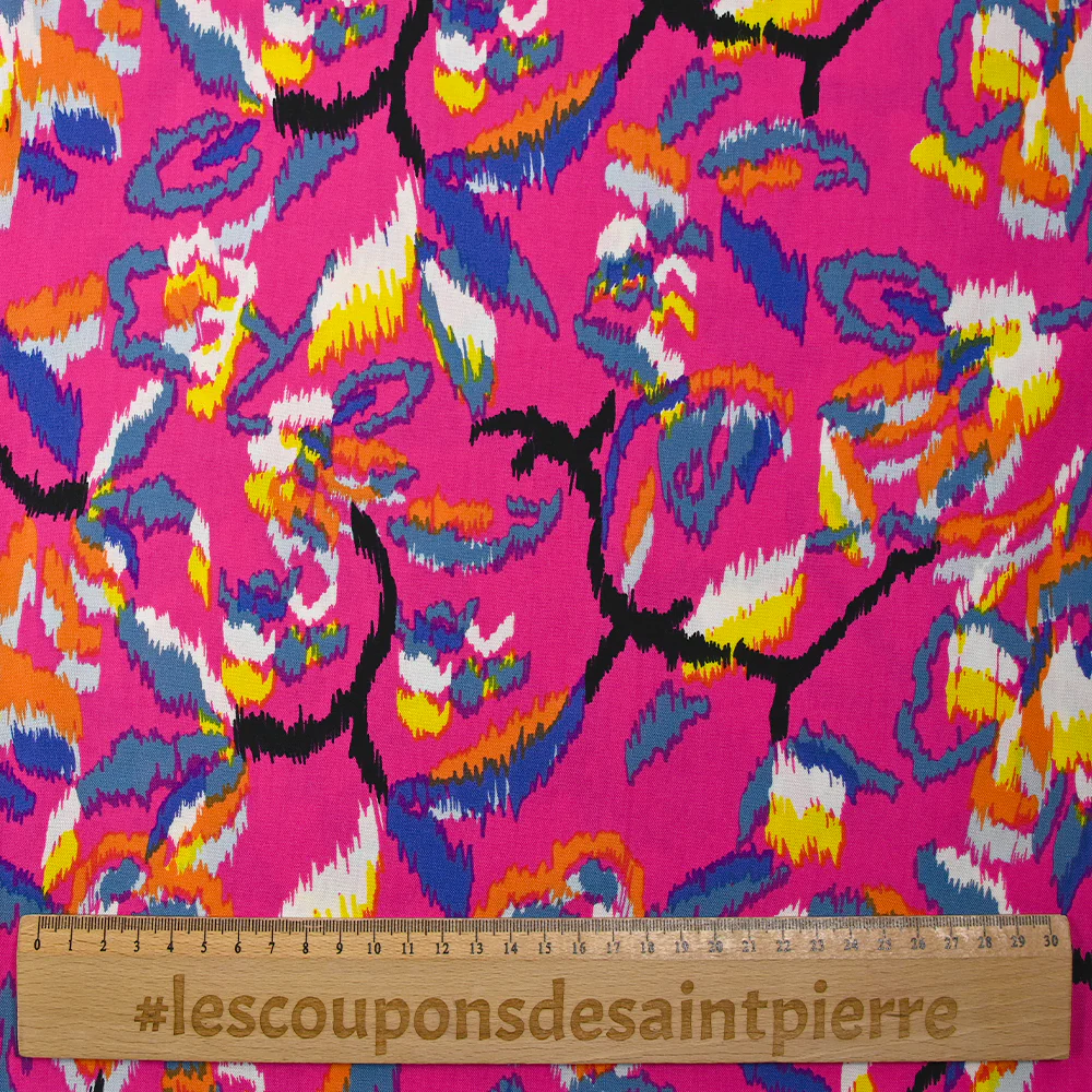 Viscose imprimée ikat coloré fond fuchsia - Image 3