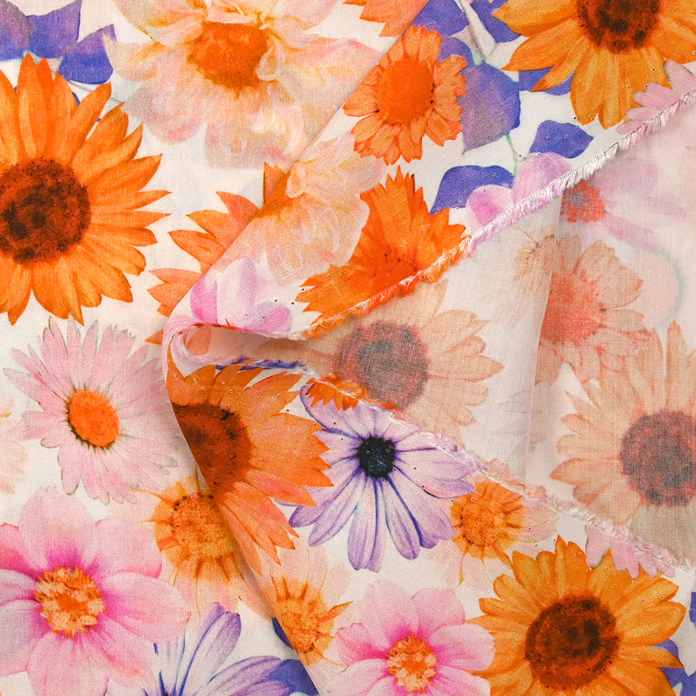 Viscose imprimée invasion florale fond blanc - Image 5