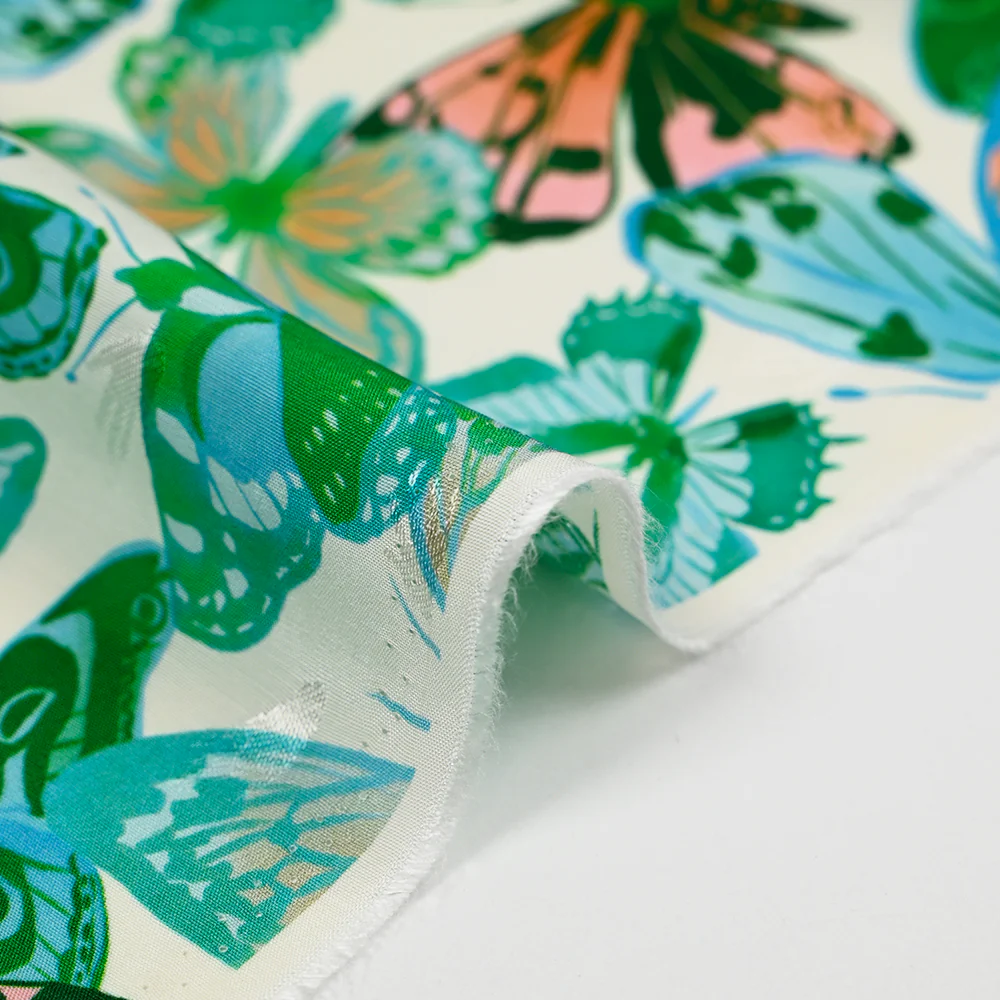 Viscose imprimée jacquard papillons bleus et verts fond blanc - Image 6