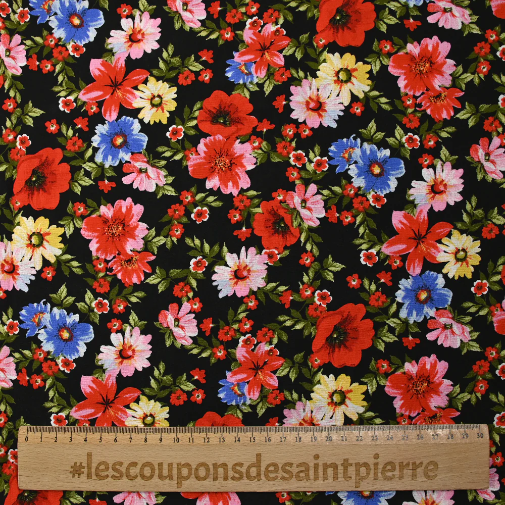 Viscose imprimée lien floral rouge fond noir - Image 3