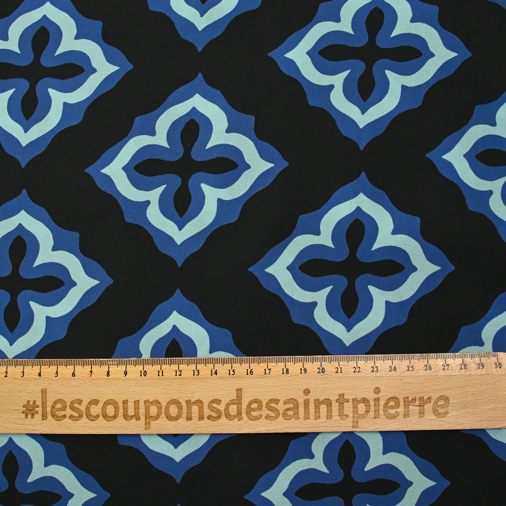 Viscose imprimée mosaïque marine fond noir - Image 3