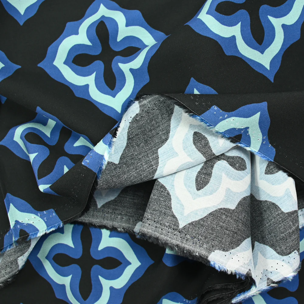 Viscose imprimée mosaïque marine fond noir - Image 4