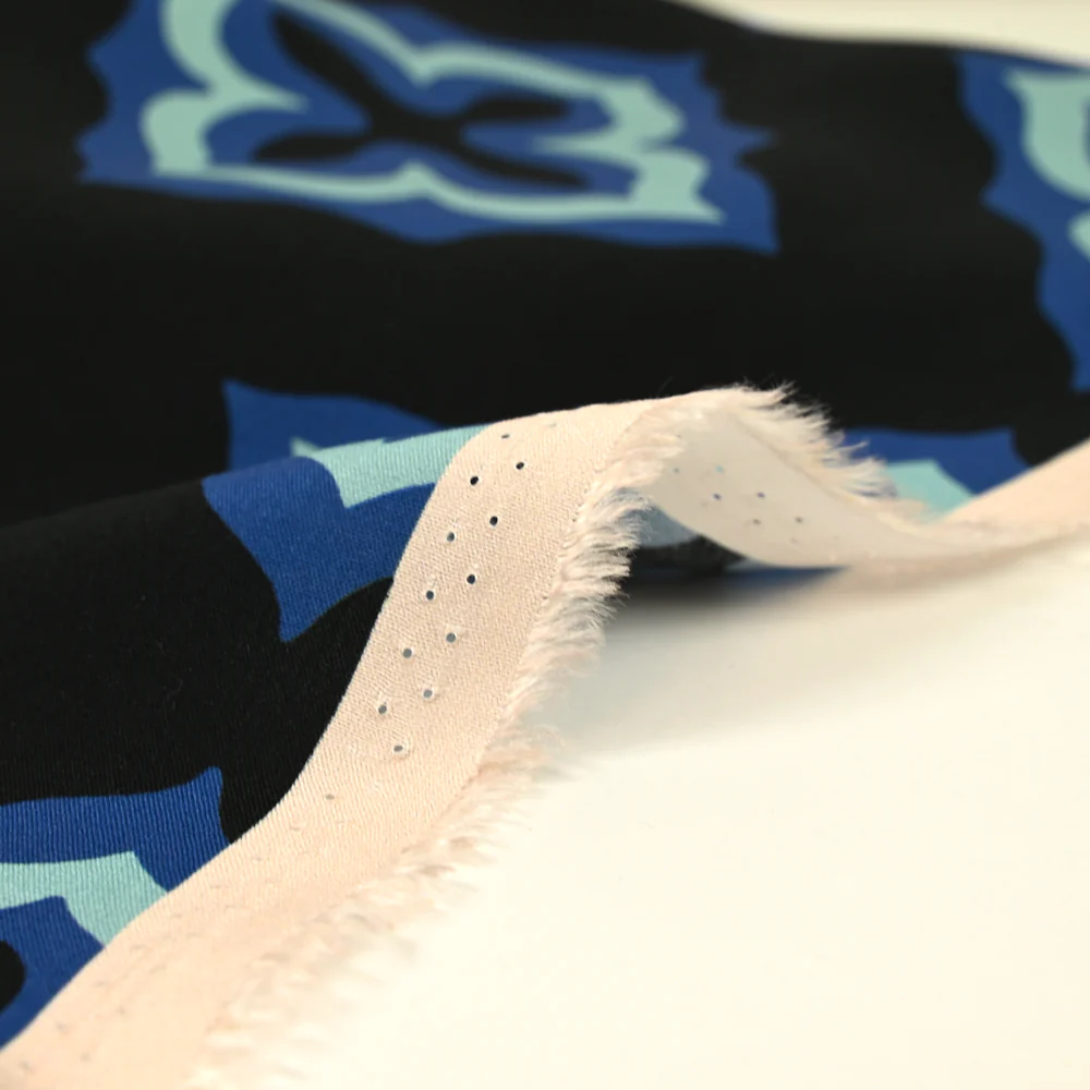 Viscose imprimée mosaïque marine fond noir - Image 5