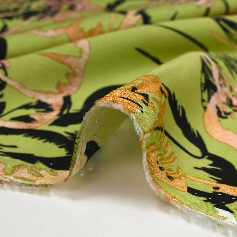 Viscose imprimée ombre de tulipes fond vert - Image 6