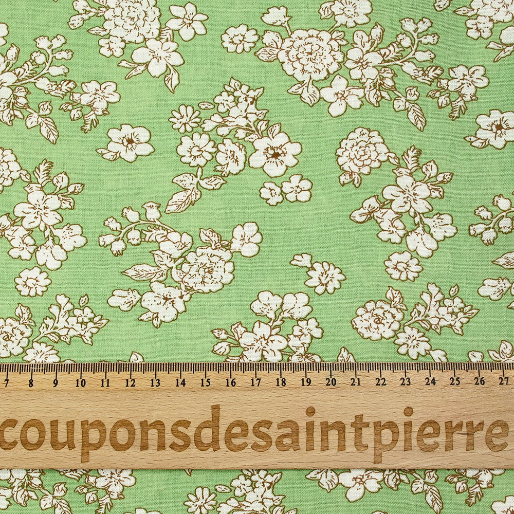Viscose imprimée printanière blanc cassé fond vert clair - Image 3