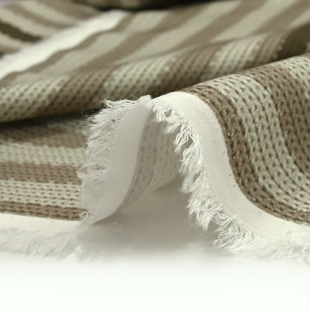 Viscose imprimée rayures tressées tons taupe - Image 6
