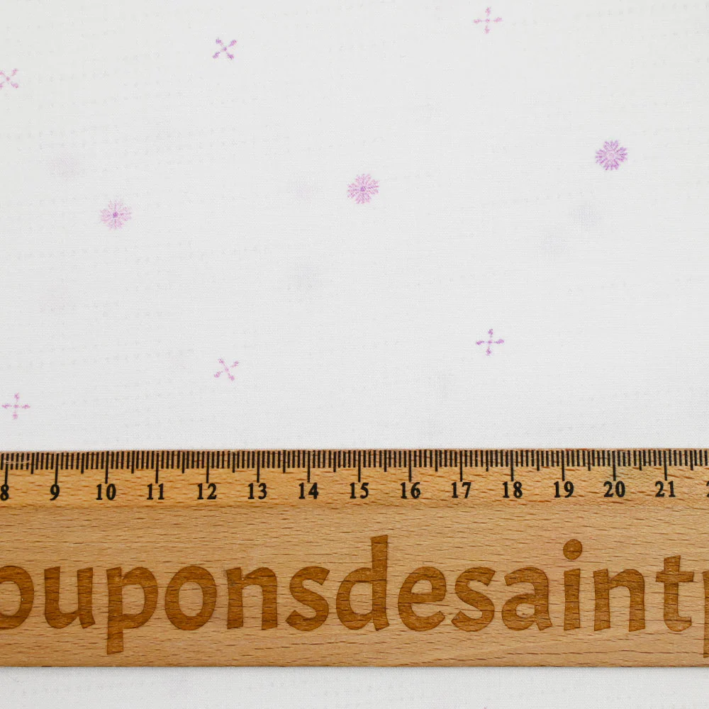 Viscose imprimée signes violet fond blanc - Image 3