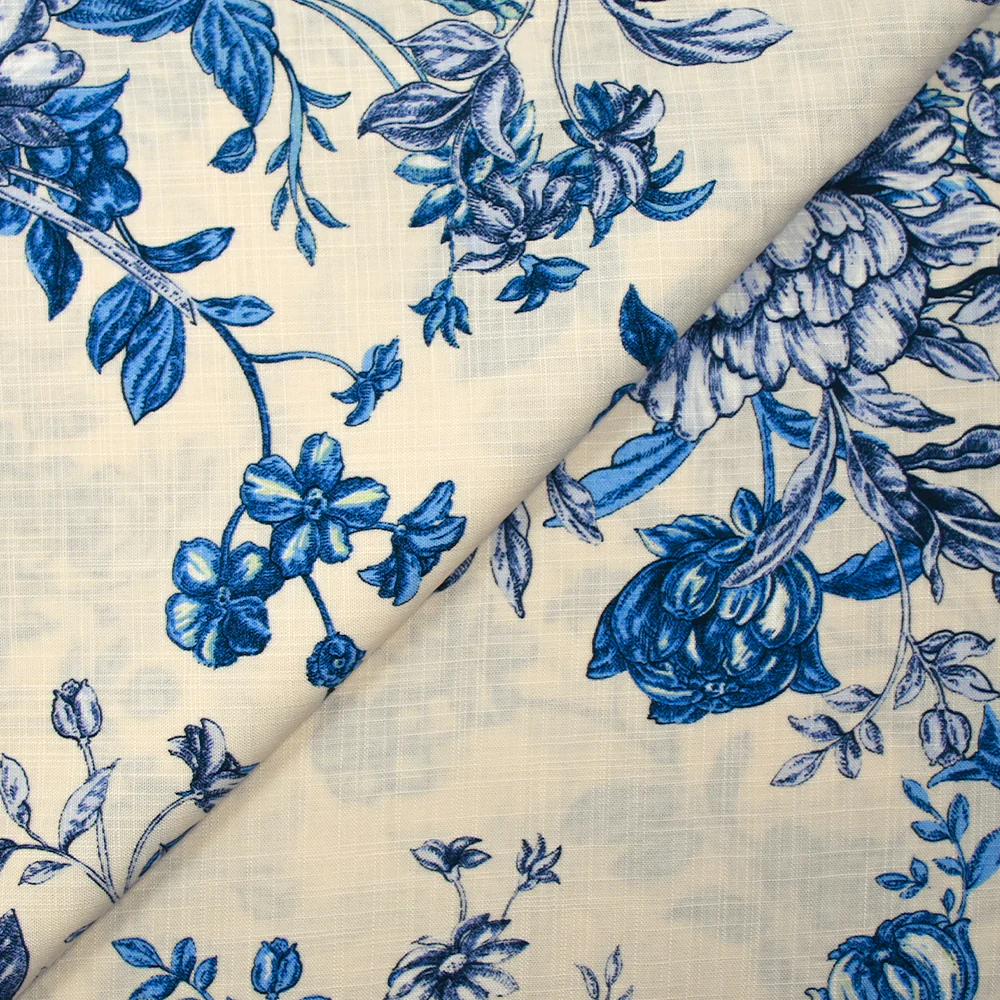 Viscose tissée imprimée fleurs enchantées bleu fond écru - Image 4