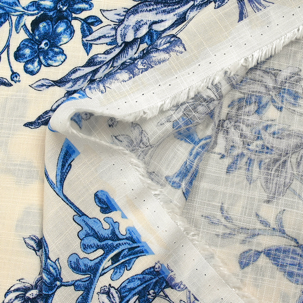 Viscose tissée imprimée fleurs enchantées bleu fond écru - Image 5