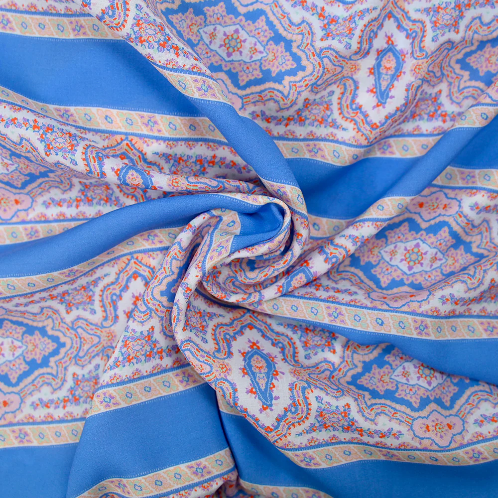 Voile de viscose imprimé bande fleurie et rayure bleu azur - Image 2