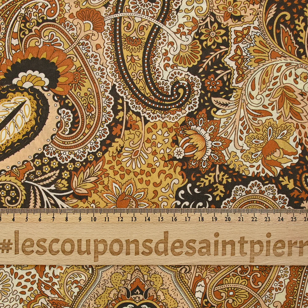Voile de viscose imprimé cachemire automnale jaune fond marron - Image 3
