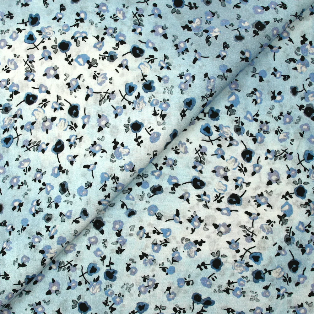 Voile de viscose imprimé fleurs dansantes fond bleu brumeux - Image 4