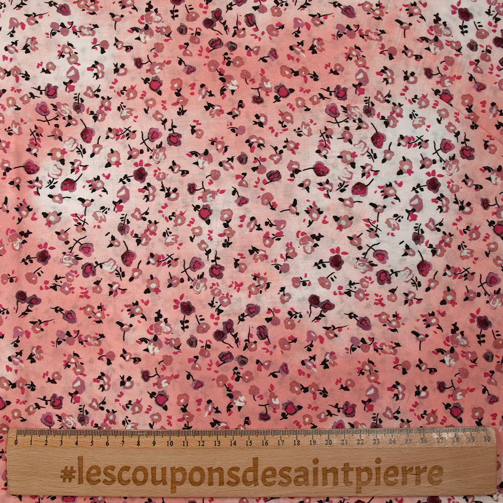 Voile de viscose imprimé fleurs dansantes fond rose brumeux - Image 3