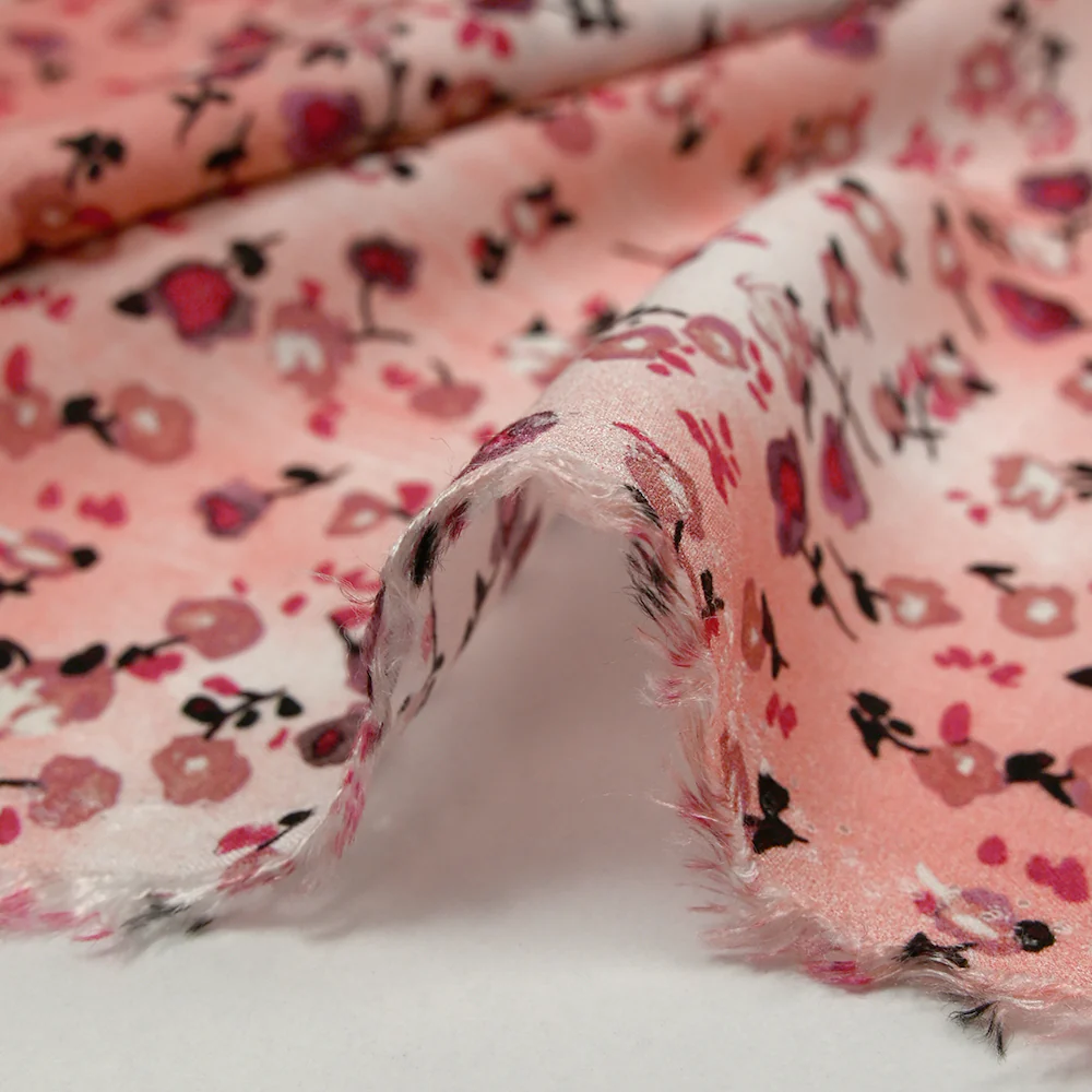 Voile de viscose imprimé fleurs dansantes fond rose brumeux - Image 6