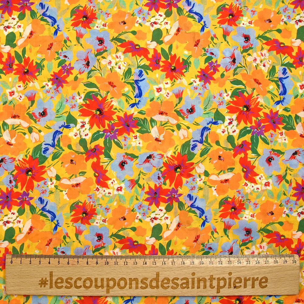 Voile de viscose imprimé fleurs d'été fond jaune - Image 3