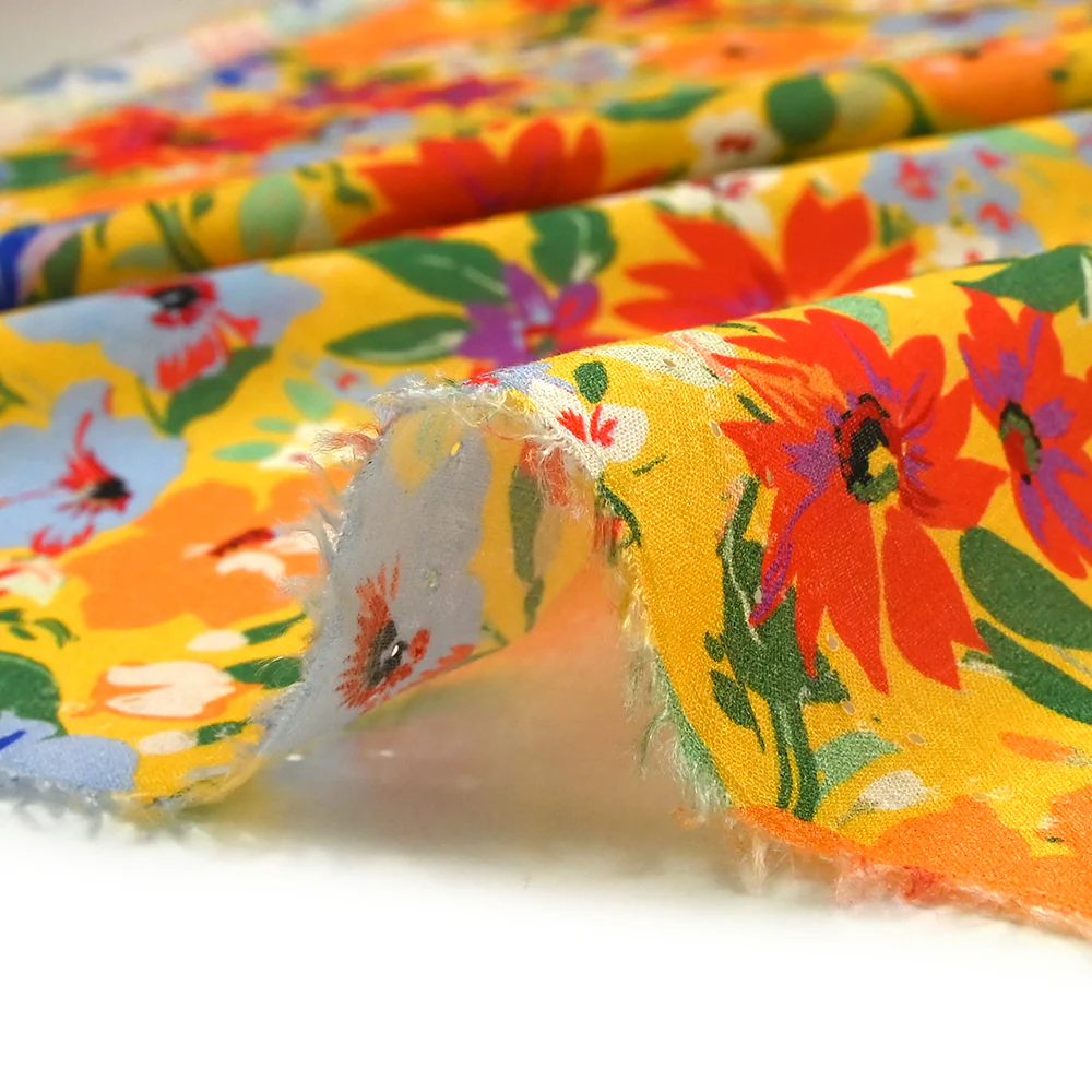 Voile de viscose imprimé fleurs d'été fond jaune - Image 5